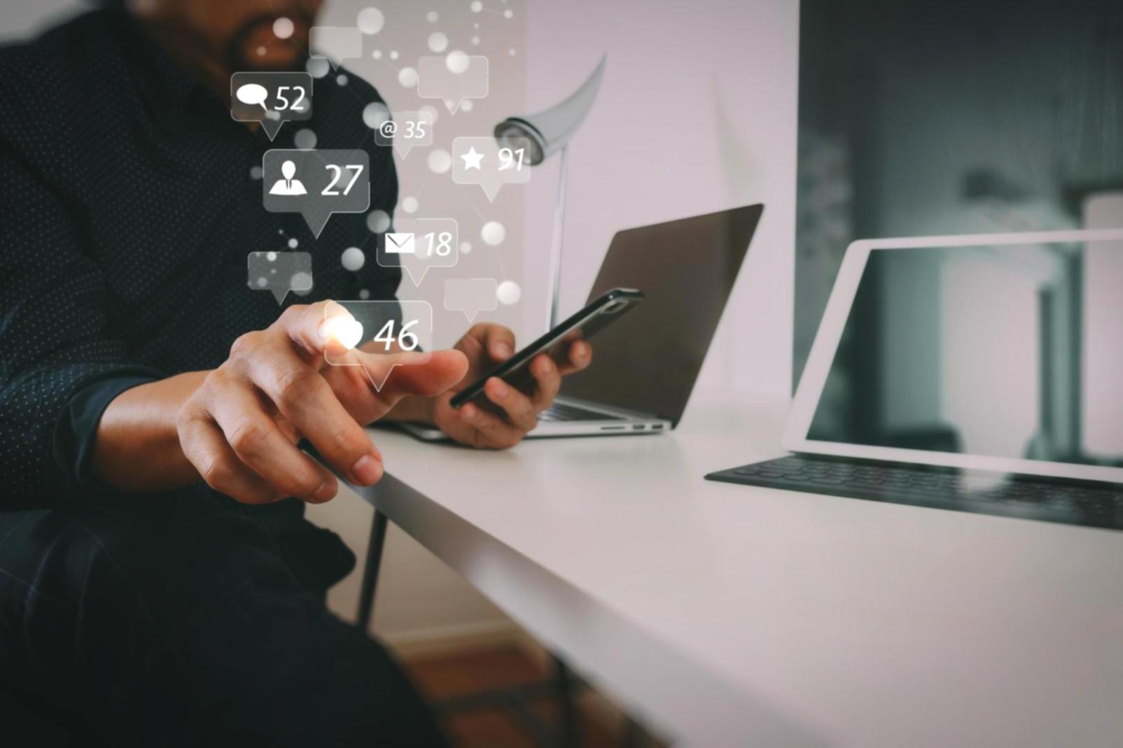 Session de formation interactive avec des étudiants engagés